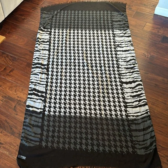 Express | houndstooth patterned polyester scarf wrap - Picture 6 of 11